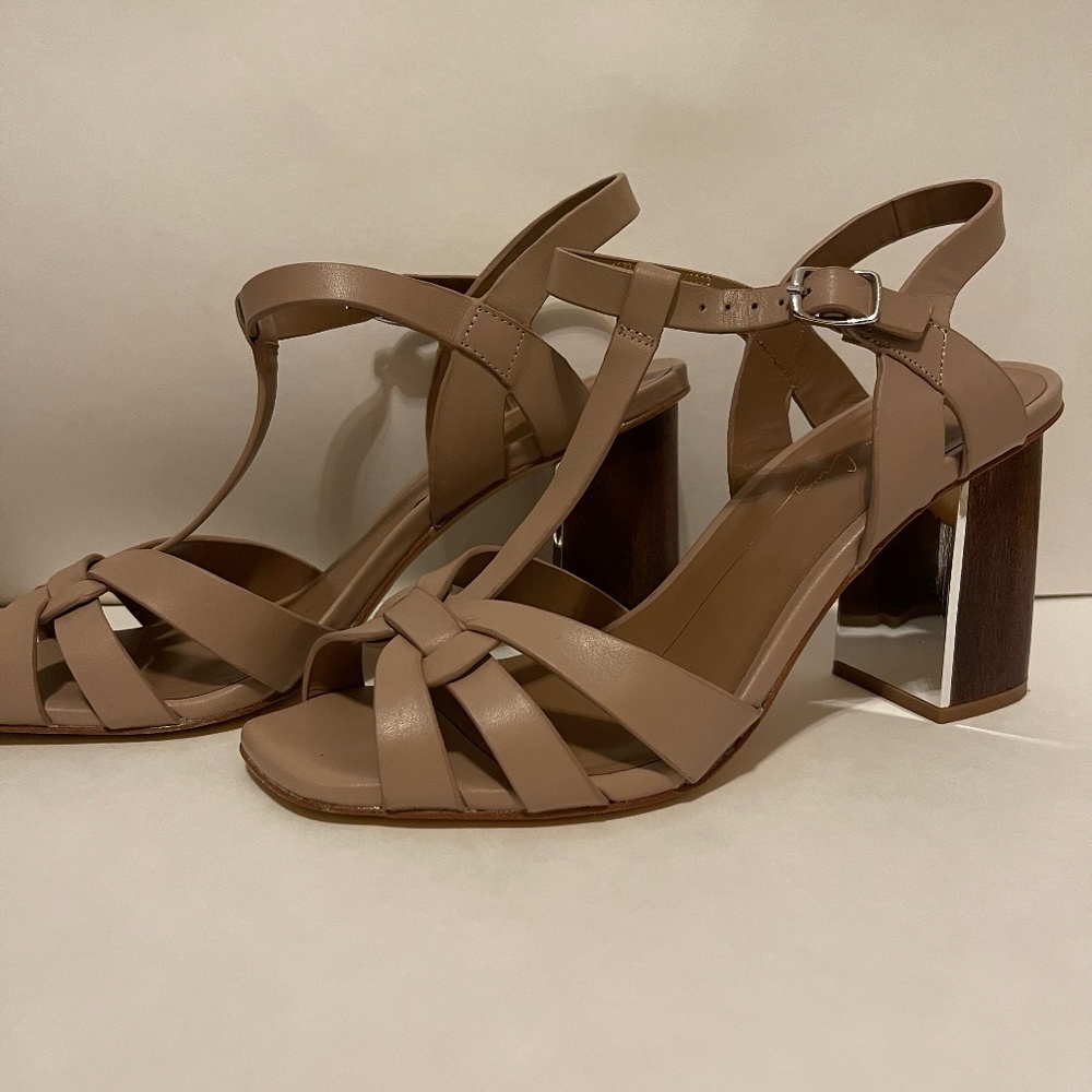 Lola Cruz-Farbe sandal. color-nude Size 39/ heel 3 1/4 in. heel